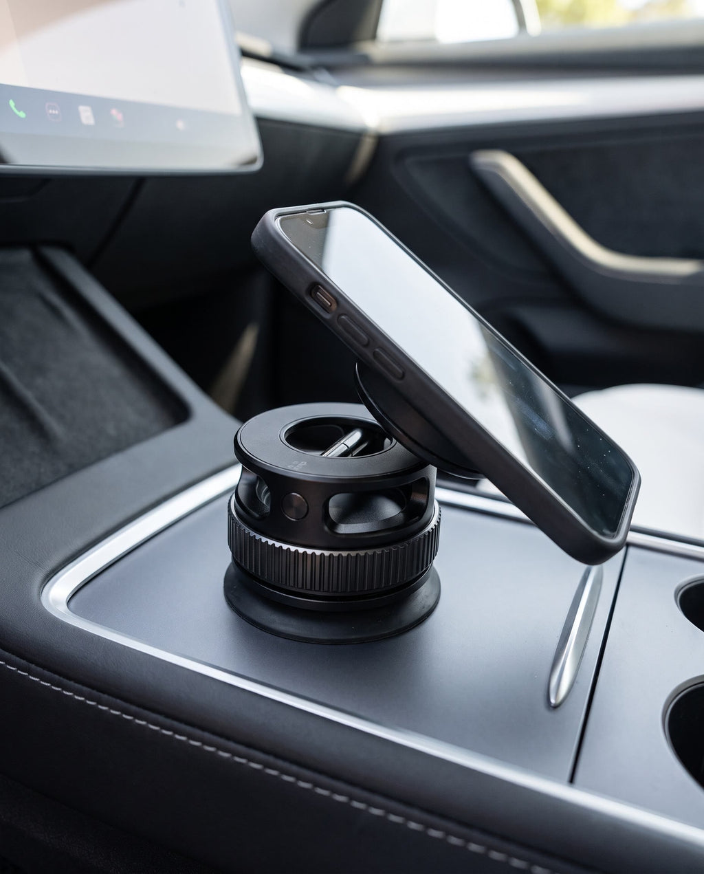 Mount with phone on centre console